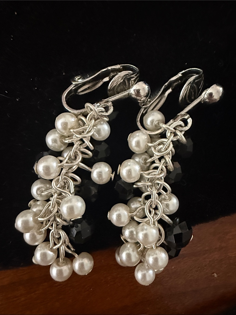 Pearl Cluster Drop Clip-on Earrings in White and Silver